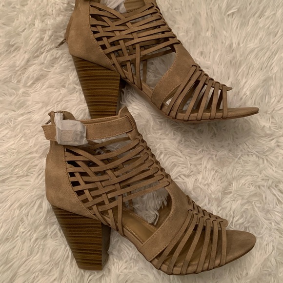 Beautiful taupe caged heeled sandal only S 10 left - Picture 11 of 15